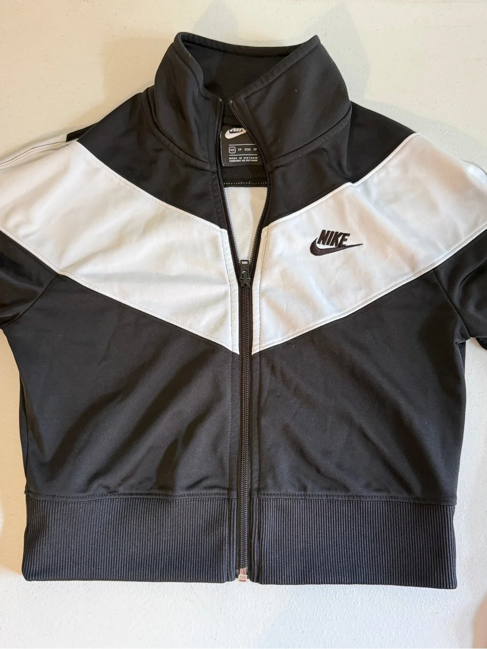Nike Women’s Sportswear Black White Colorblock Crop Zip Up Track Jacket Size XS